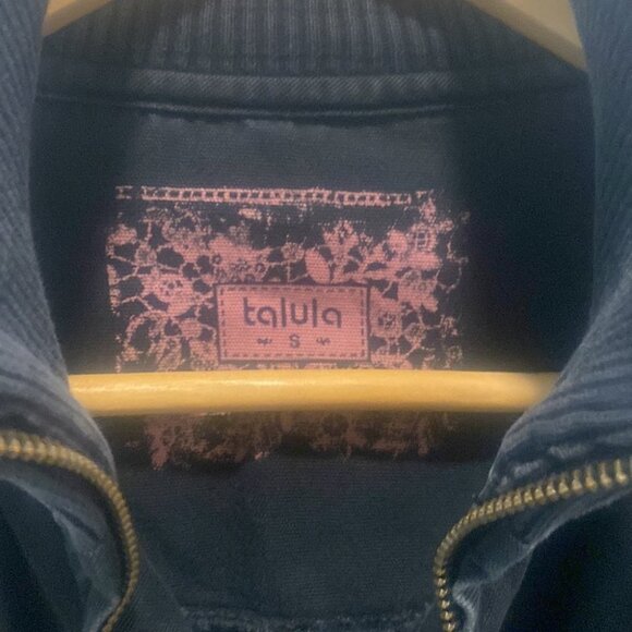 🏁 Aritzia Talula distressed jacket size small - Picture 3 of 10